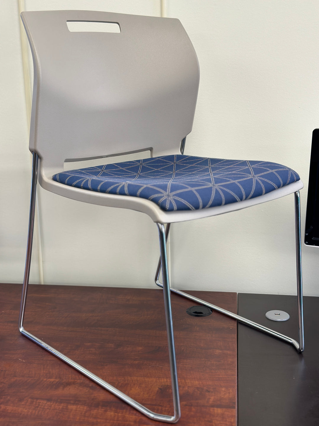 Global Furniture Group - Popcorn - Armless Upholstered Chair (Grade: 8 Fabric) w/ Polypropylene Back - (6713) - List Price: $625