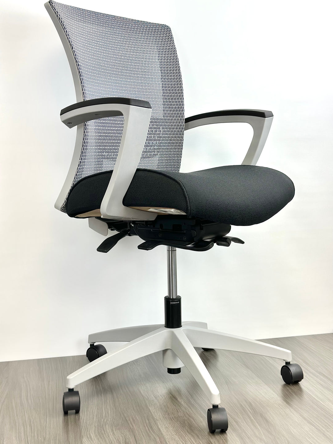 Global - Vion - Mesh Medium Back Weight Sensing Synchro-Tilter (6322-8)