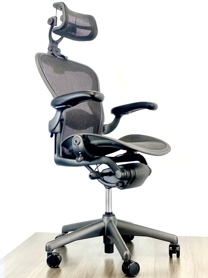 Herman Miller Aeron - Size: B - w/ Headrest for Users 5&