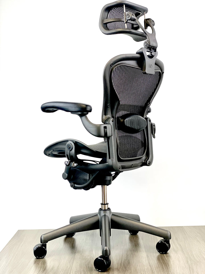 Herman Miller Aeron - Size: A - w/ Headrest for Users 5&
