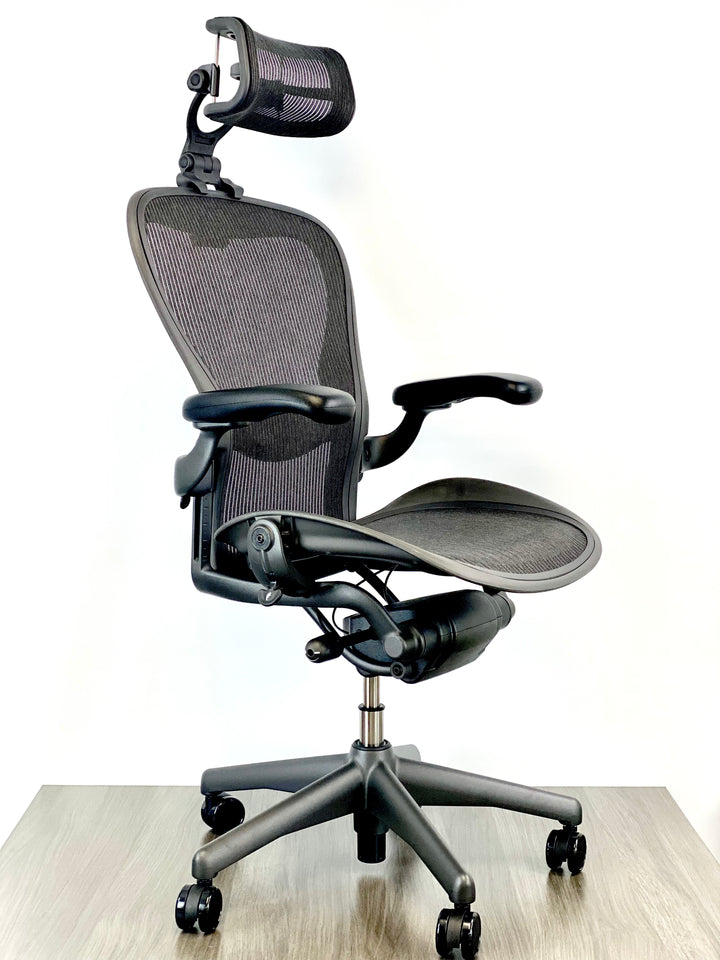 Herman Miller Aeron - Size: C - w/ Headrest for Users 5&