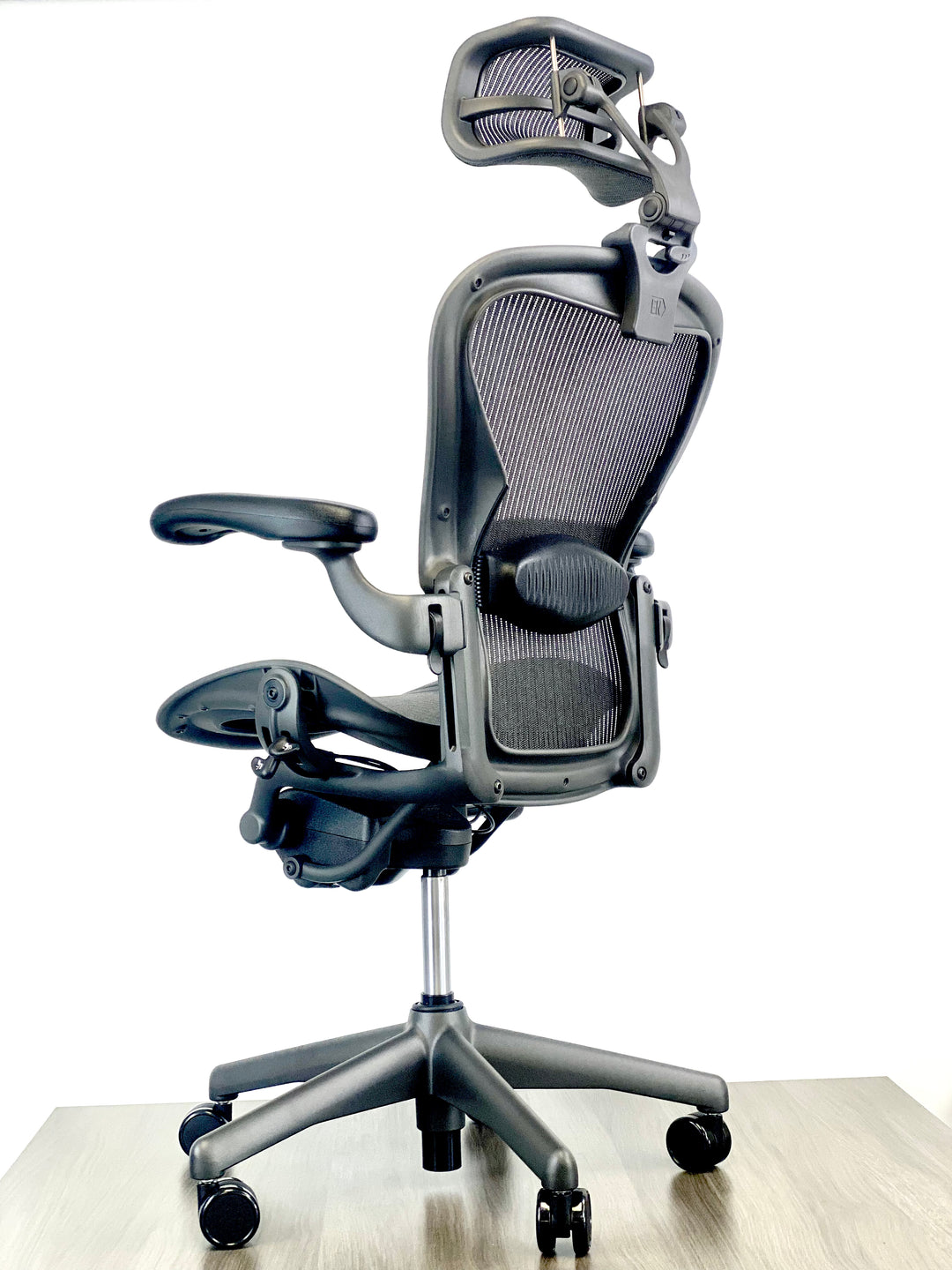 Herman Miller Aeron - Size: B - w/ Headrest for Users 5&