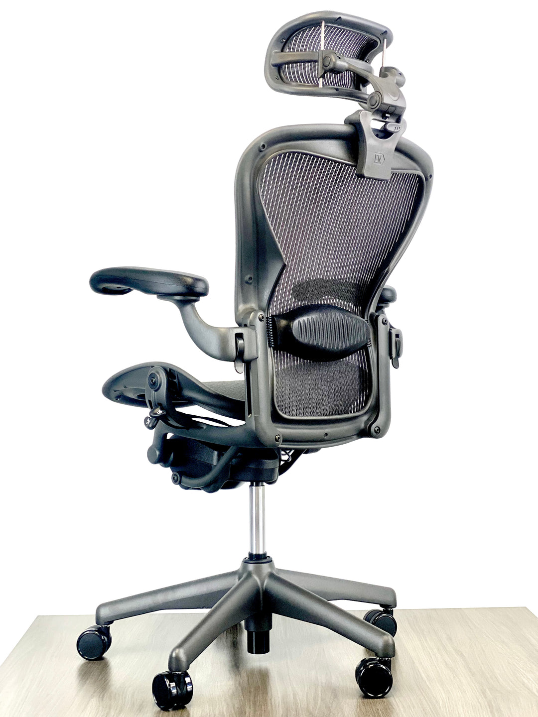 Herman Miller Aeron - Size: B - w/ Headrest for Users 5&