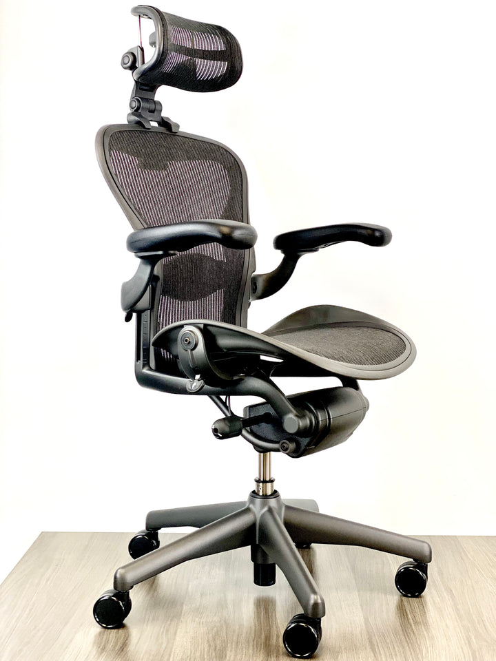 Herman Miller Aeron - Size: A - w/ Headrest for Users 5&