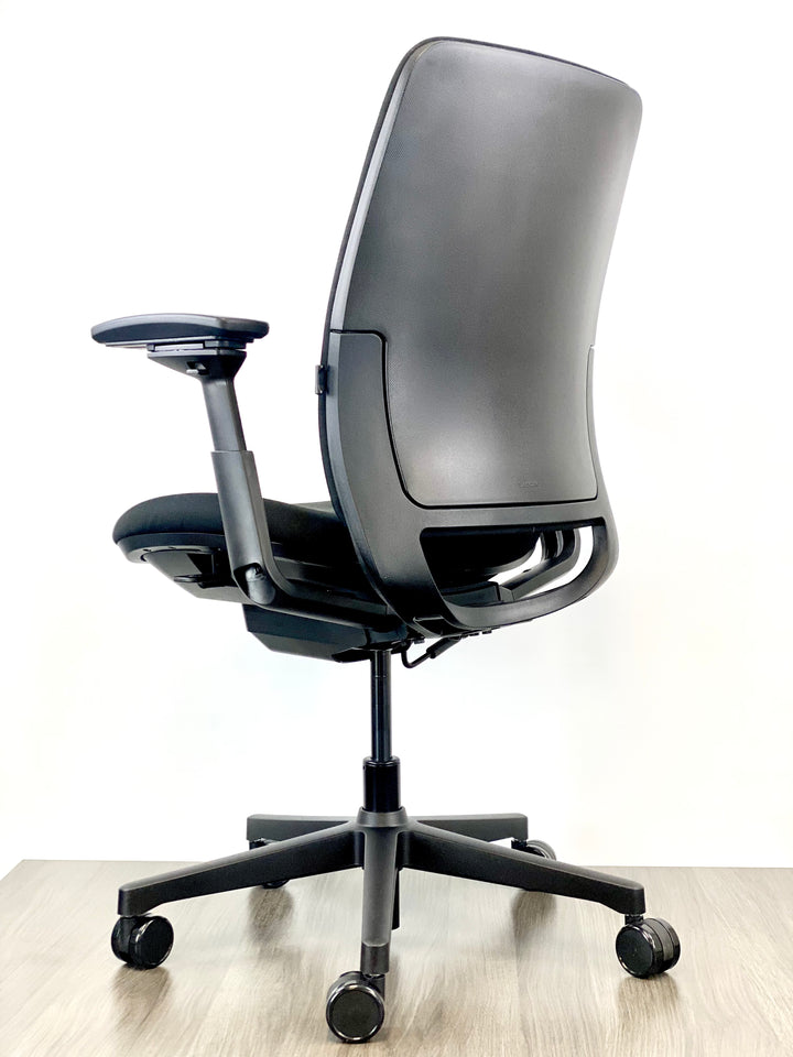 Steelcase Amia - Black on Black - Fully Featured