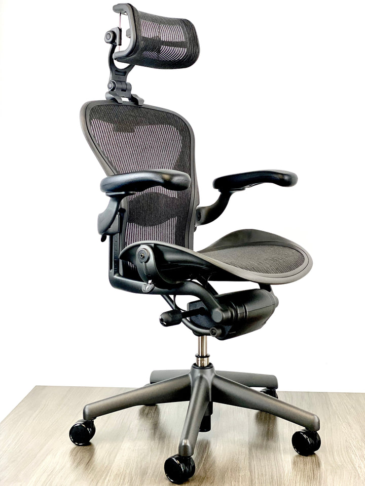 Herman Miller Aeron - Size: A - w/ Headrest for Users 5&