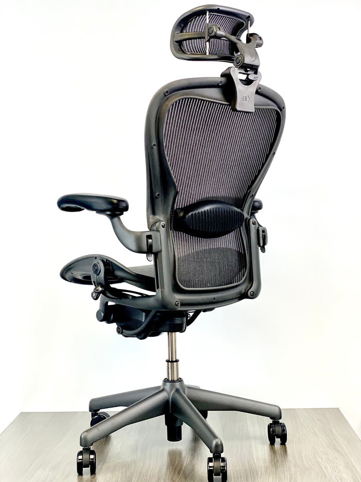 Herman Miller Aeron - Size: C - w/ Headrest for Users 5&