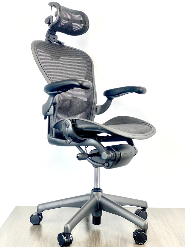 Herman Miller Aeron - Size: B - w/ Headrest for Users 5&