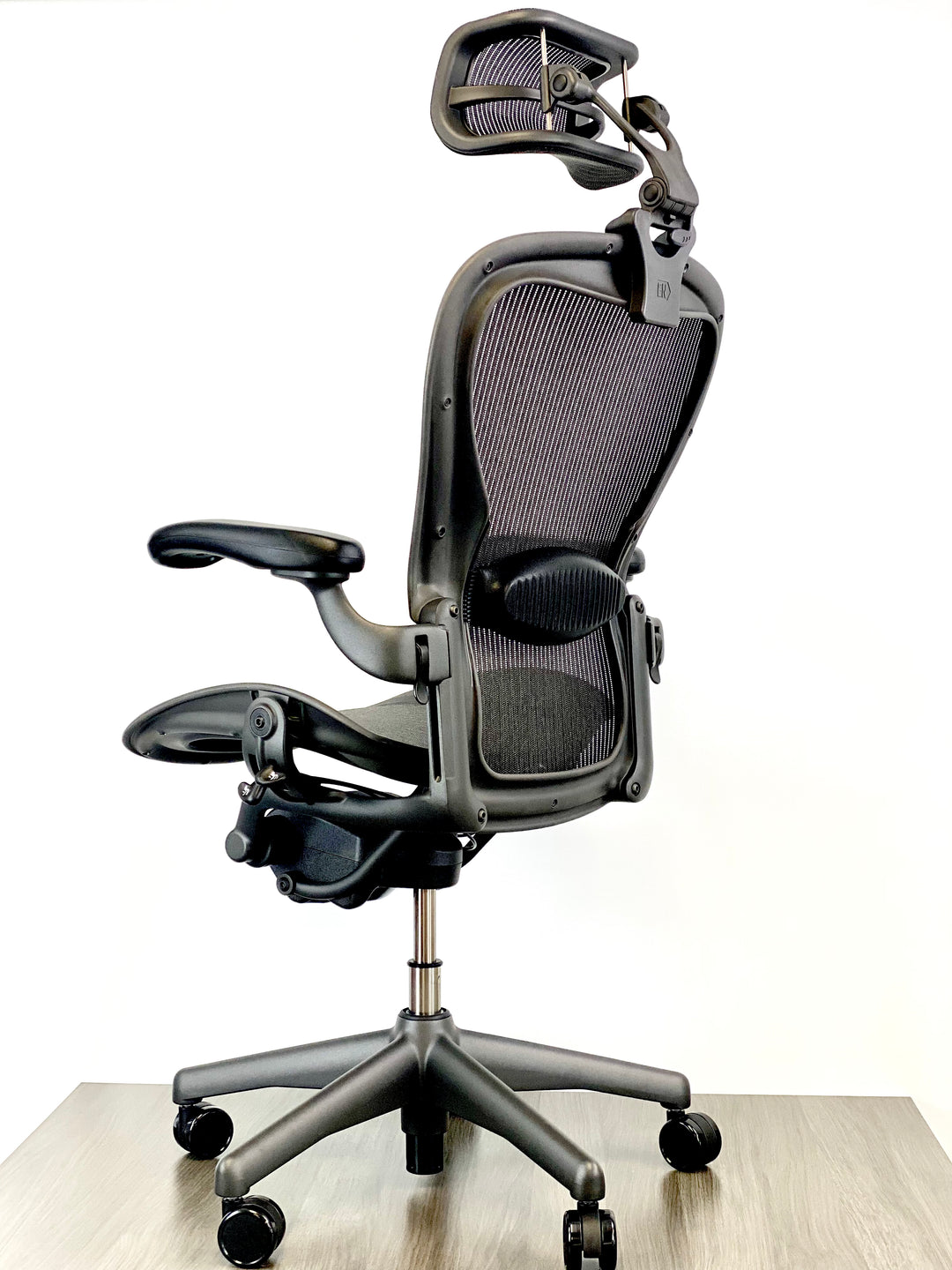 Herman Miller Aeron - Size: C - w/ Headrest for Users 5&