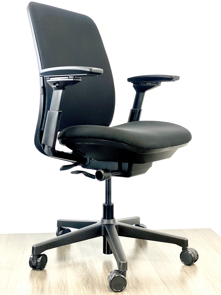 Steelcase Amia - Black on Black - Fully Featured