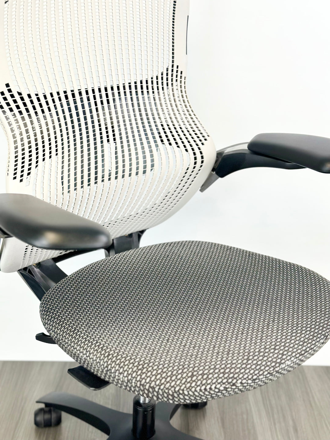 Knoll - Generation - Fully Featured - Brand New
