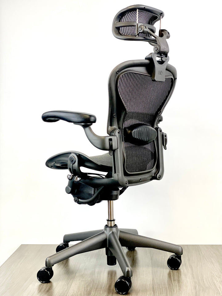 Herman Miller Aeron - Size: A - w/ Headrest for Users 5&