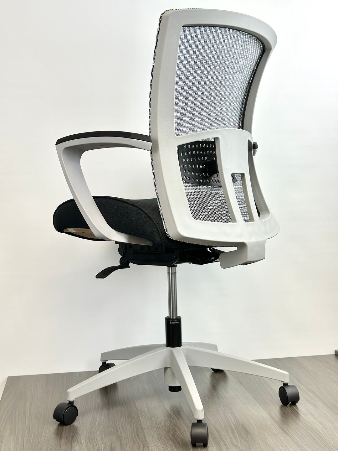 Global - Vion - Mesh Medium Back Weight Sensing Synchro-Tilter (6322-8)