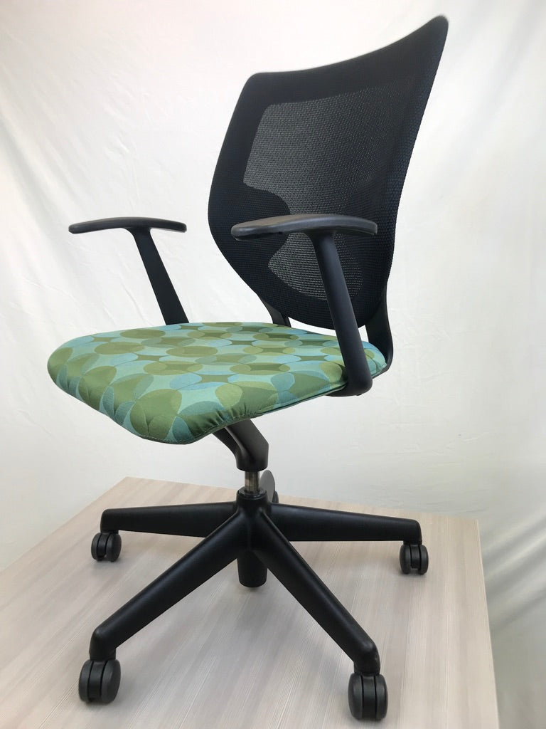 Keilhauer Simple Chair - Circle Pattern Green - Pre-Owned - Joe&