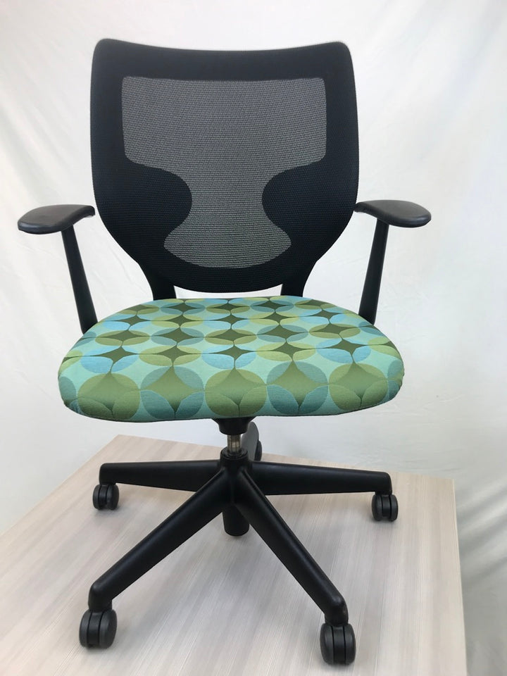 Keilhauer Simple Chair - Circle Pattern Green - Pre-Owned - Joe&
