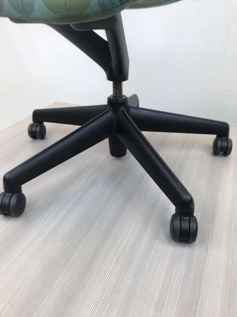 Keilhauer Simple Chair - Circle Pattern Green - Pre-Owned - Joe&
