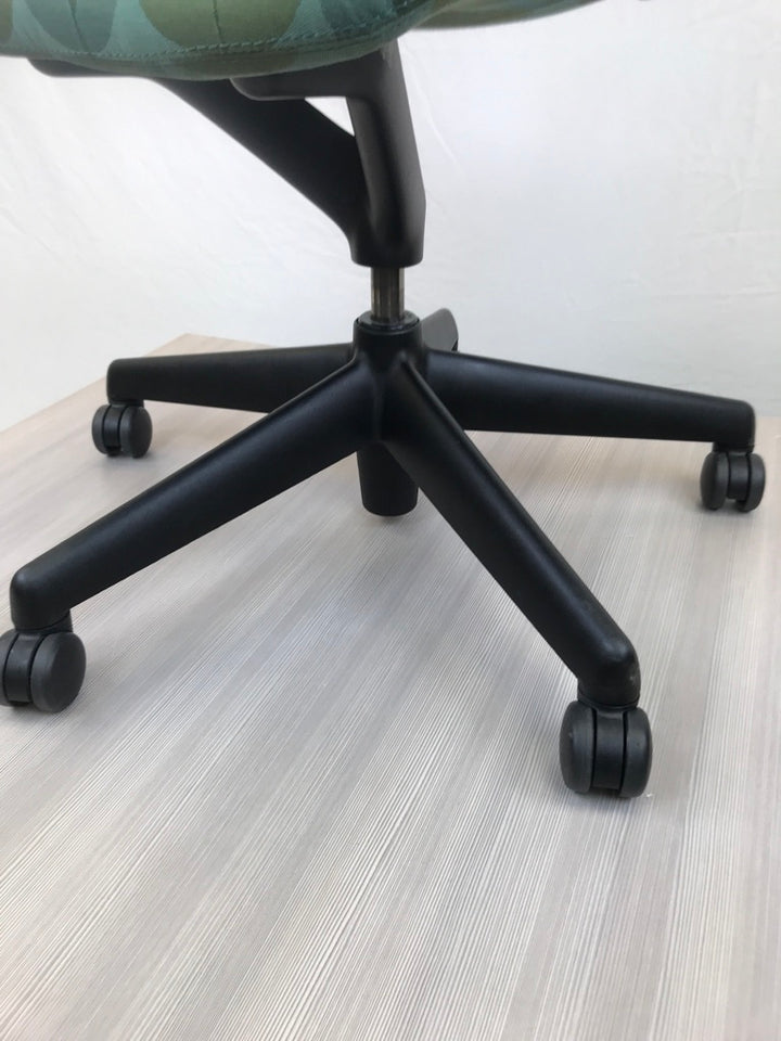 Keilhauer Simple Chair - Circle Pattern Green - Pre-Owned - Joe&