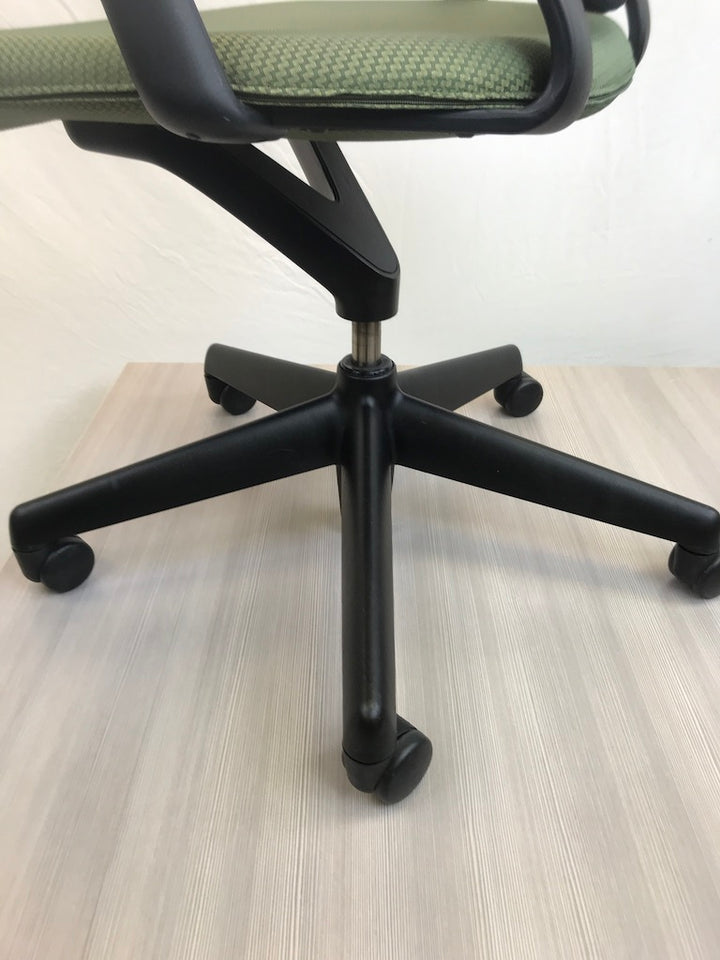 Keilhauer Simple Chair - Zig Zag Solid Green - Pre-Owned - Joe&
