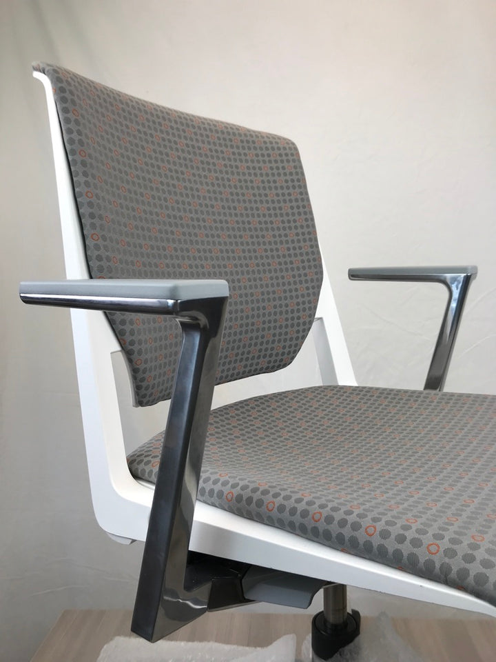 Haworth Very Chair - Brand New - Joe&